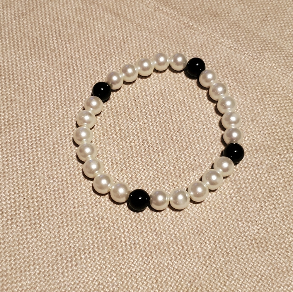 Estate Black and White Beaded Pearl Bracelet